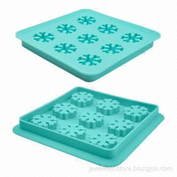 Snowflake-shaped silicone ice cube tray
